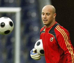 AC Milan contemplating move for Liverpool shot stopper Reina