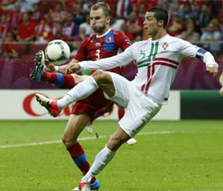 Ronaldo hopes to beat Messi to Ballon D’Or honour