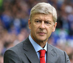 Wenger defends Van Persie after Dutch booing	