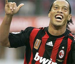 Ronaldinho scores first goal for Atletico Mineiro