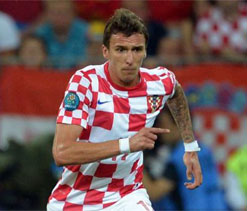 Bayern Munich signs Wolfsburg striker Mandzukic