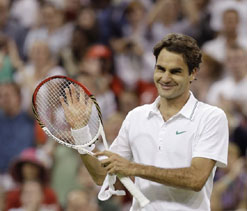 Wimbledon 2012: Roger Federer rallies past Benneteau