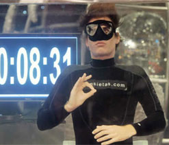 German diver breaks record of holding breath for over 18 minutes