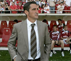 Zaragoza extends contract with coach Manolo Jimenez