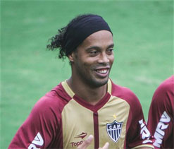 Ronaldinho`s Atletico Mineiro debut postponed