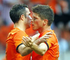 Euro 2012: Huntelaar vs Van Persie for Dutch striker role