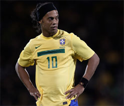 Ronaldinho`s debut for Atletico Mineiro  put off