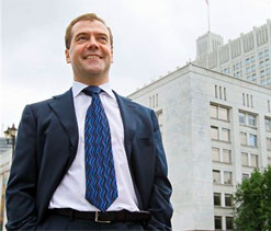 Medvedev greets Russian football team