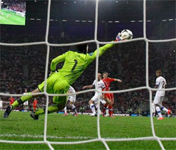 Euro 2012: Dzagoev inspires late blitz as Russia run riot in Wroclaw