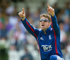 Warner to shelve plans to switch-hit ‘dangerman’ Swann