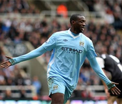 Yaya Toure delighted with Mancini`s new Manchester City deal