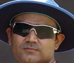 Sehwag unveils ICC World T-20 trophy in Indore