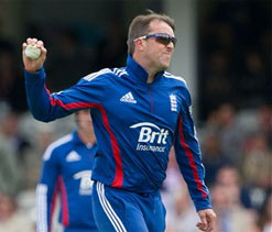 Andy Flower expects Graeme Swann, Tim Bresnan to be fit for first Test against South Africa