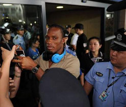 Huge crowd welcomes Didier Drogba to China