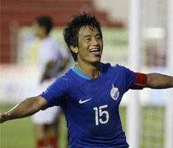 Baichung wants clubs to release players early for Nehru Cup