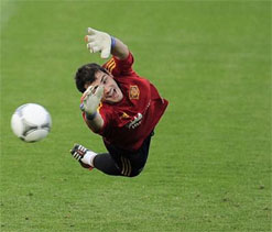 I respect Barcelona, but I`m only interested in Real Madrid, says Casillas
