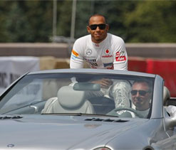 Hamilton would love night time Moscow Grand Prix 