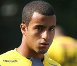 Brazilian club Sao Paulo rejects second Man U bid for Lucas Moura
