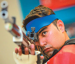 London 2012 Shooting: Abhinav Bindra crashes out, Gagan Narang qualifies