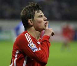 Arshavin visits St.Petersburg, sparks speculation