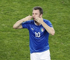 Official: Inter and AC Milan finalise Cassano-Pazzini swap