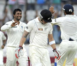 India tighten grip on first Test against New Zealand