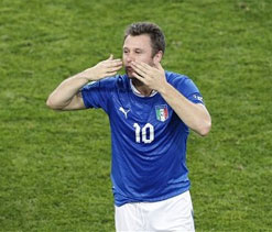 Cassano hits out at AC Milan