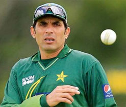 Misbah laments Pakistan’s consistent batting ‘collapses’ after Oz defeat