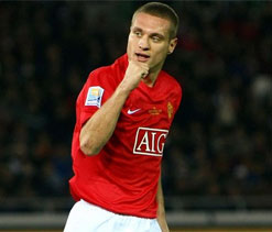 Manchester United include Vidic in European tour