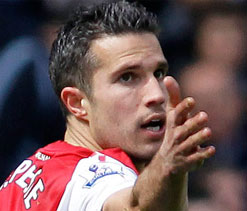 Man City gives up hope of signing Van Persie, United in driver’s seat    