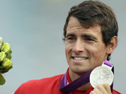 Canada`s Adam vav Koeverden displays the silver medal he won in the men`s kayak single 1000m in Eton Dorney, near Windsor, England, at the 2012 Summer Olympics.
