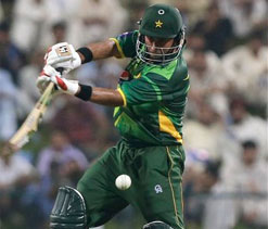 Pakistan win second ODI to level series
