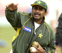 Pak critics question Miandad`s appointment as batting consultant