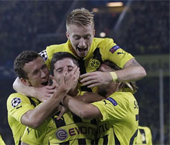 Lewandowski scores late to give Borussia Dortmund victory
