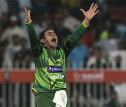 Aussies can`t read Ajmal: Wasim Akram