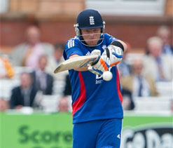 Ian Bell guides England to six-wicket win over South Africa