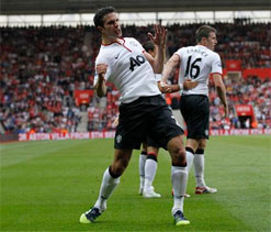 EPL 2012: Van Persie hat-trick seals dramatic late comeback victory for Manchester United