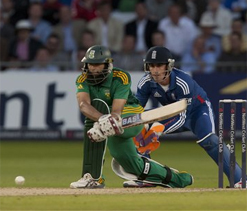South Africa rout England by 7 wickets in final ODI
