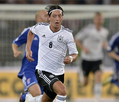 World Cup qualifying: Mesut Ozil inspires Germany to win