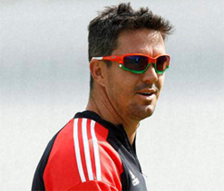 Pietersen signs full central contract with ECB