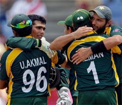 Akmal brothers dropped for Tests against SA