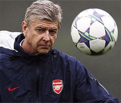 Wenger says knew Van Persie would spur Man U to PL title
