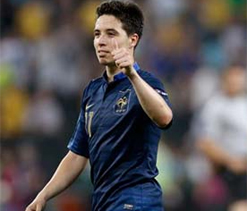 Arsenal fans abuse, manhandle ex-player Nasri