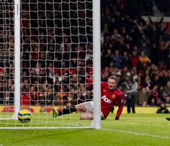 Manchester United beat West Ham to progress in FA Cup