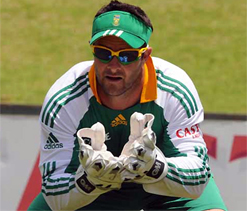 Boucher back to mentor young SA keeper De Kock