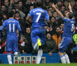 Chelsea 2-1 Arsenal: Lampard penalty ensures Blues weather second-half storm