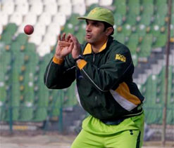 Misbah says Pak needs to stop ‘danger man’ Philander
