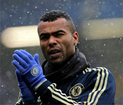 Ashley Cole extends one-year contract with Chelsea