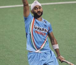 Hockey India League: Mumbai waste Sandeep`s hat-trick as Delhi win 4-3