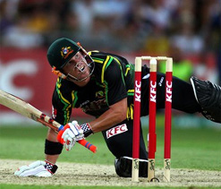 Warner doubtful for India tour with a fractured thumb